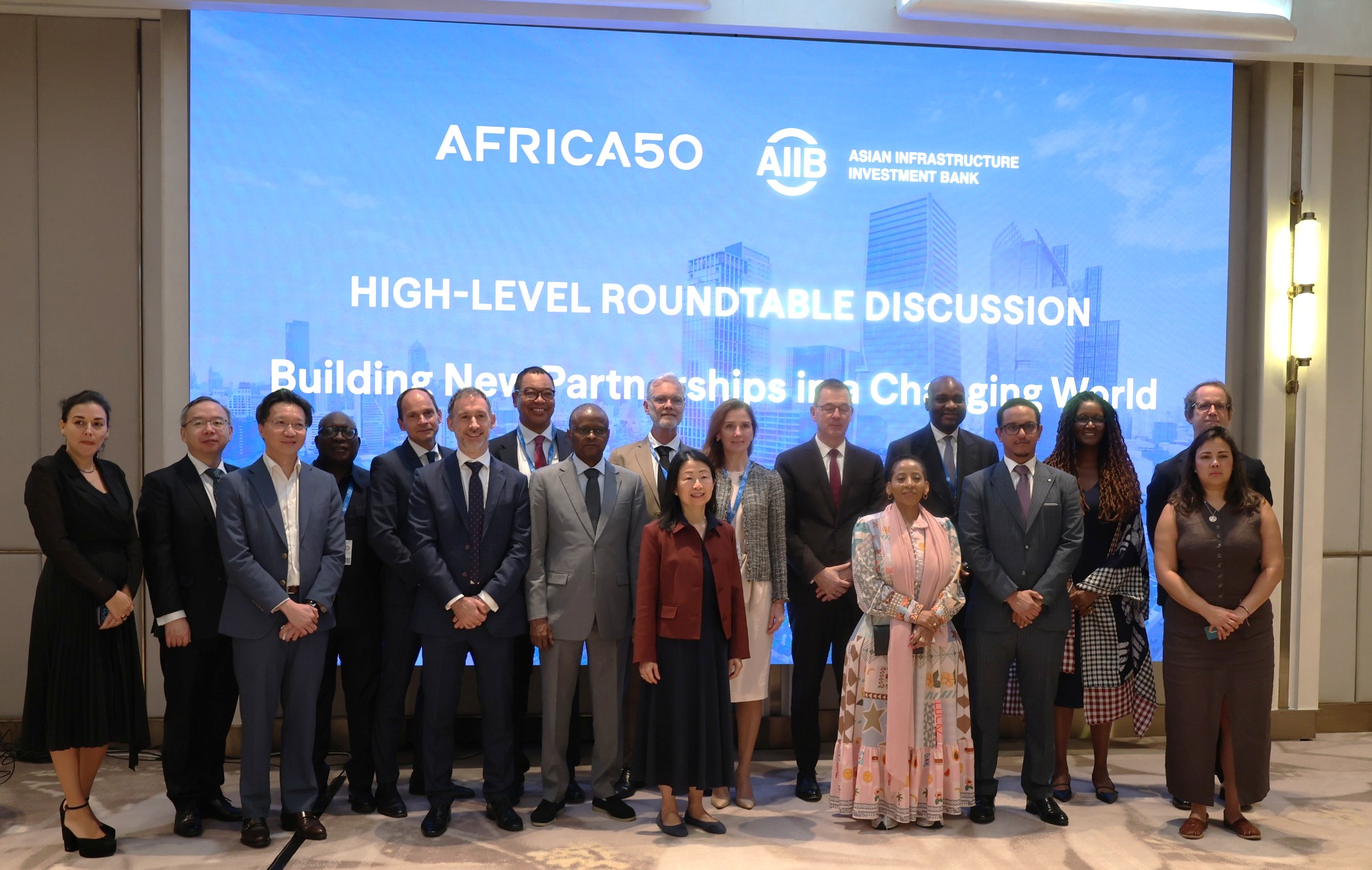 À Bangkok, le Ministre d’État participe à la table ronde de haut niveau d’Africa50 et de l’AIIB